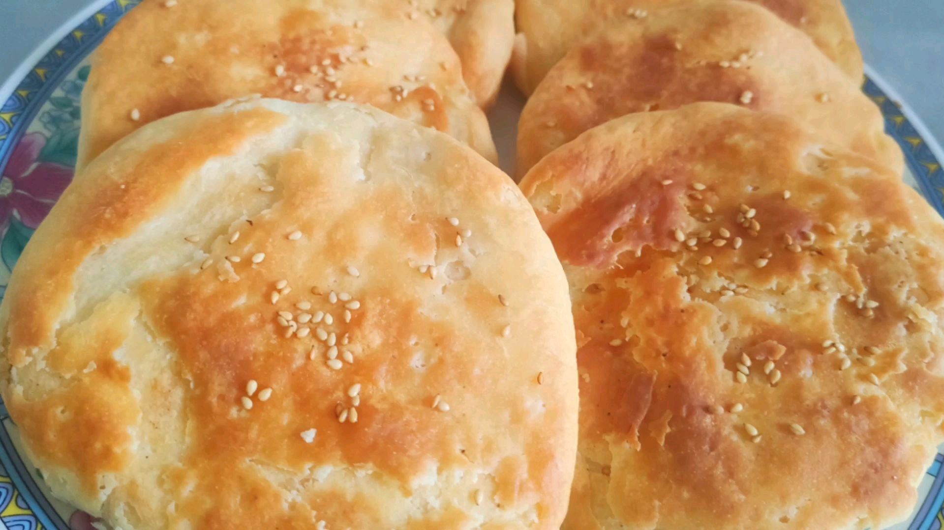 自己在家做烧饼,外酥里软,咸香可口,大人小孩都喜欢吃