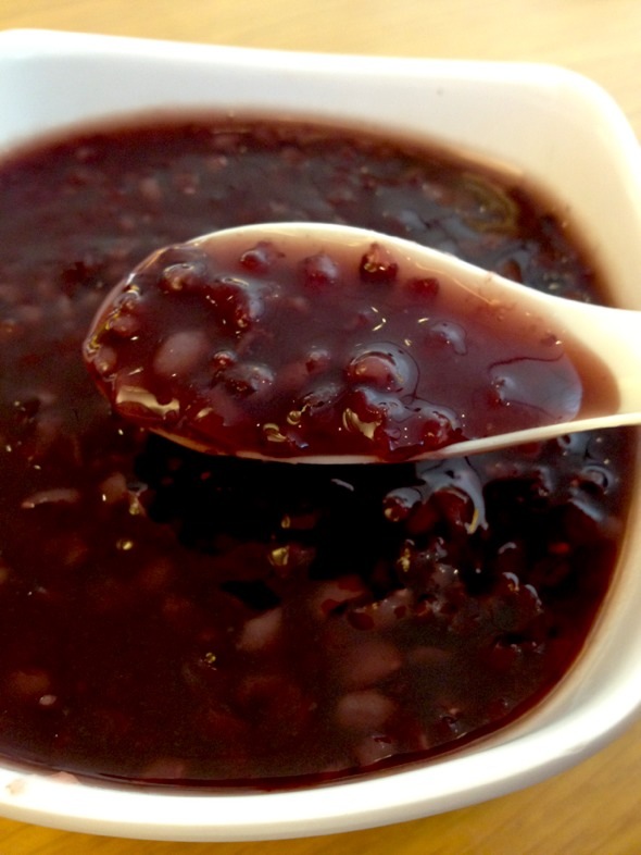 胃舒服的人,早上起来常喝3碗粥,促进肠胃蠕动,助消化