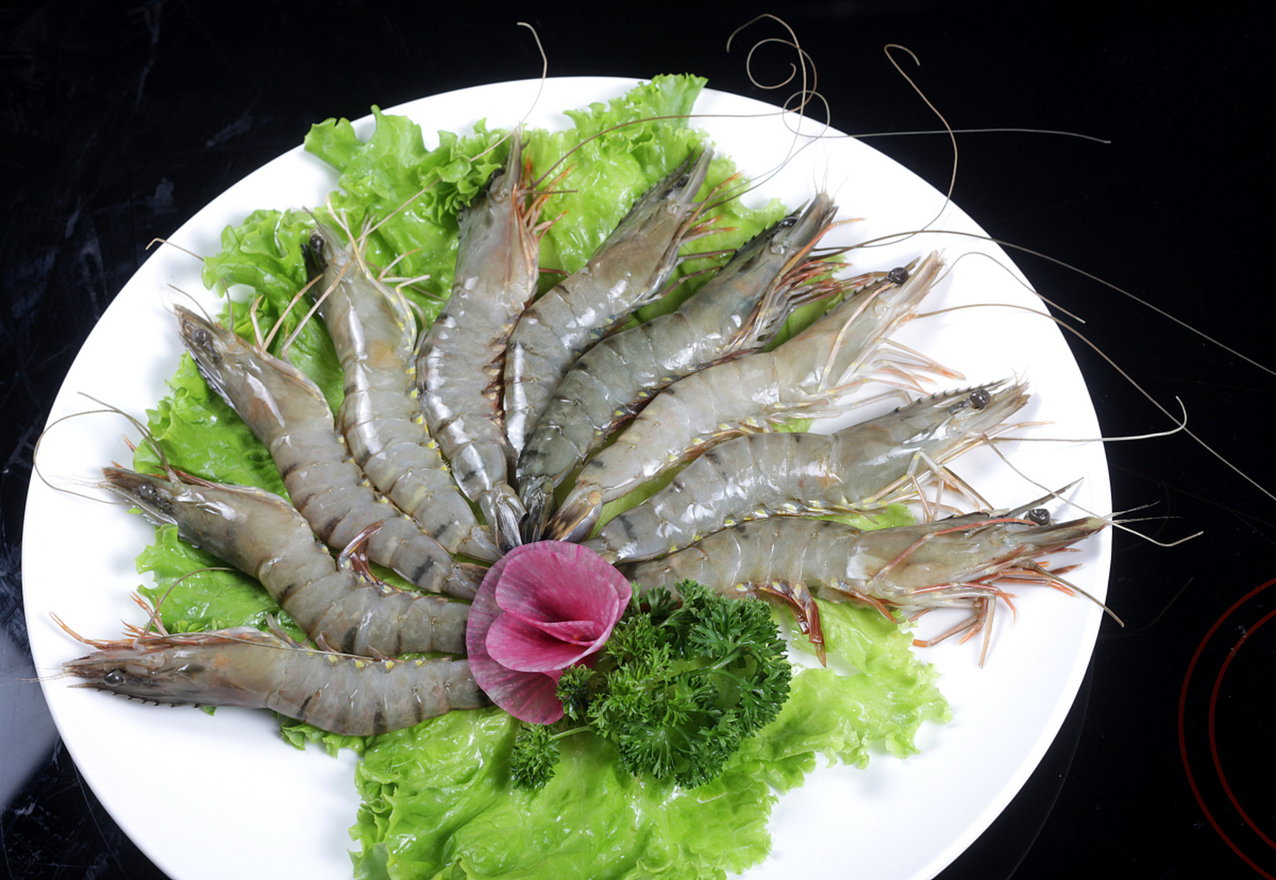 然而,对于某些人群来说,鲜虾并不适合他们的饮食.
