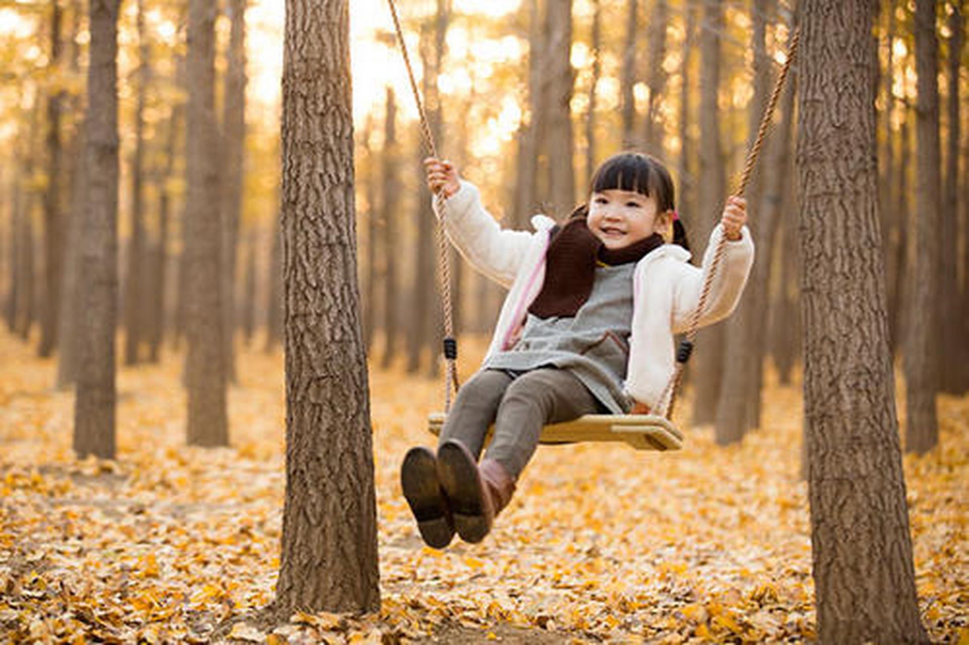 #清明习俗#荡秋千:这是中国古代清明节习俗.五代王仁裕《开元天宝遗事