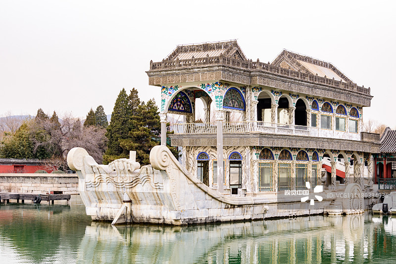 北京:冬日颐和园风景好似淡彩山水画