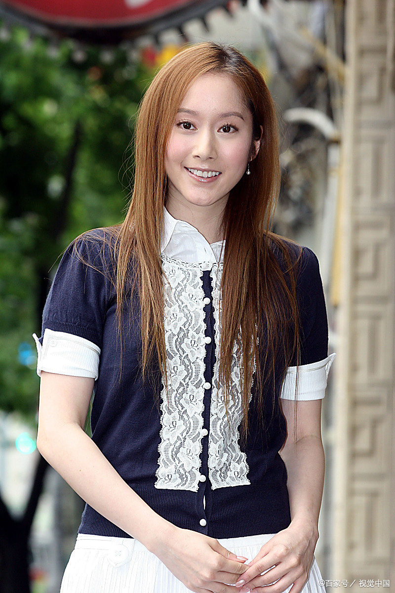 许慧欣,一位台湾女歌手,记得高中时期迷恋了她一整个高中,首先她长得