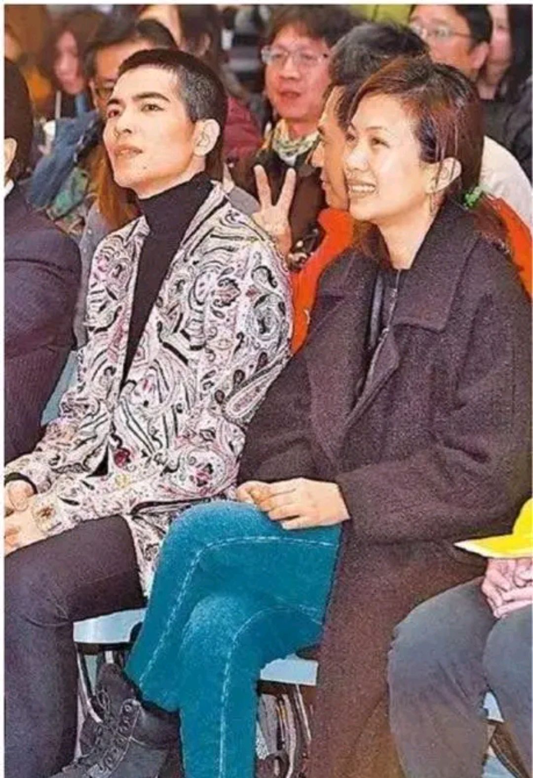 萧敬腾承认与经纪人恋情