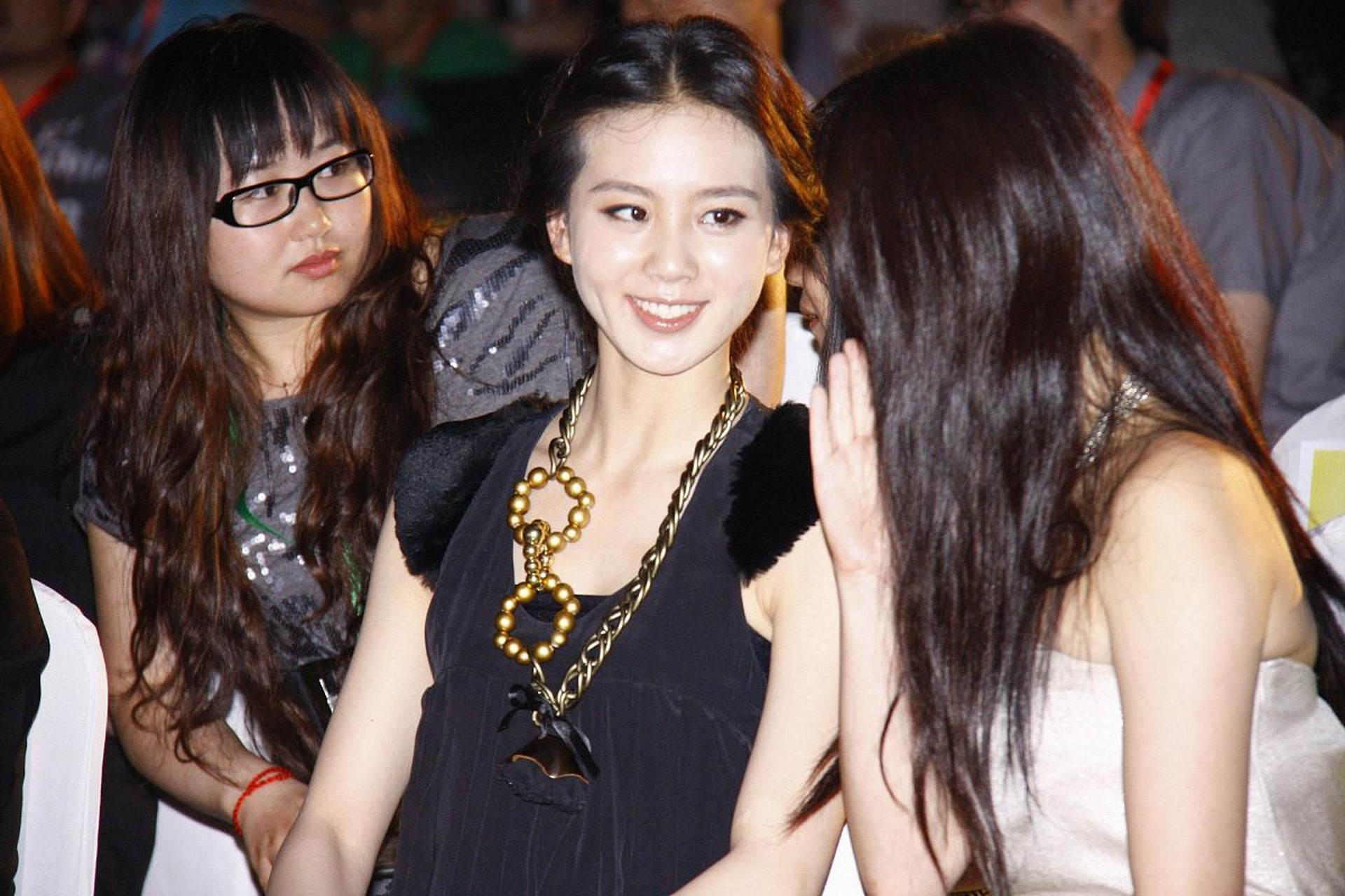 刘心悠,是第一眼看,很惊艳!而刘诗诗,属于耐看型,越看越好看[嘻嘻]!