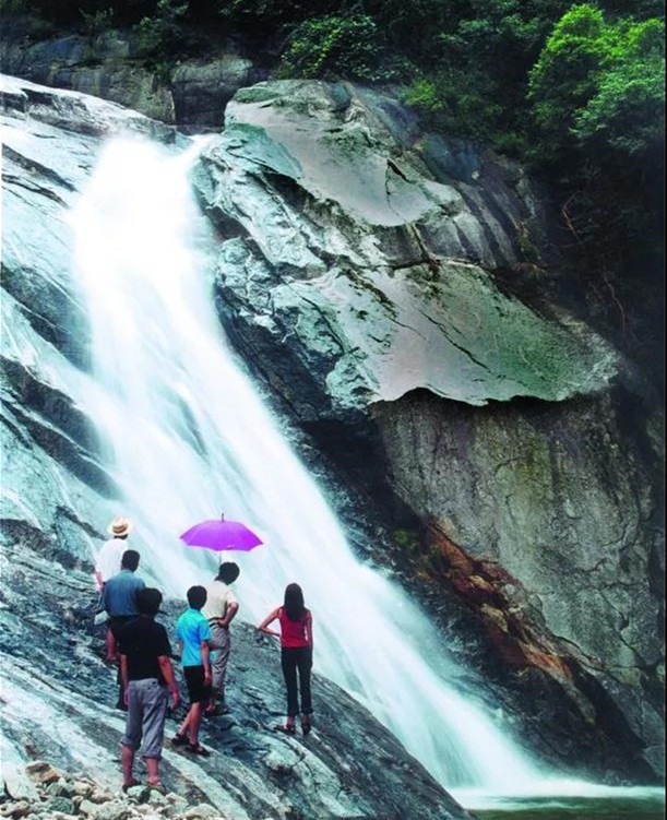 河南駐馬店泌陽銅山湖景區的天然風光