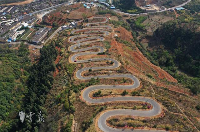 360度无死角!航拍昆明宜良"68道拐"太惊艳