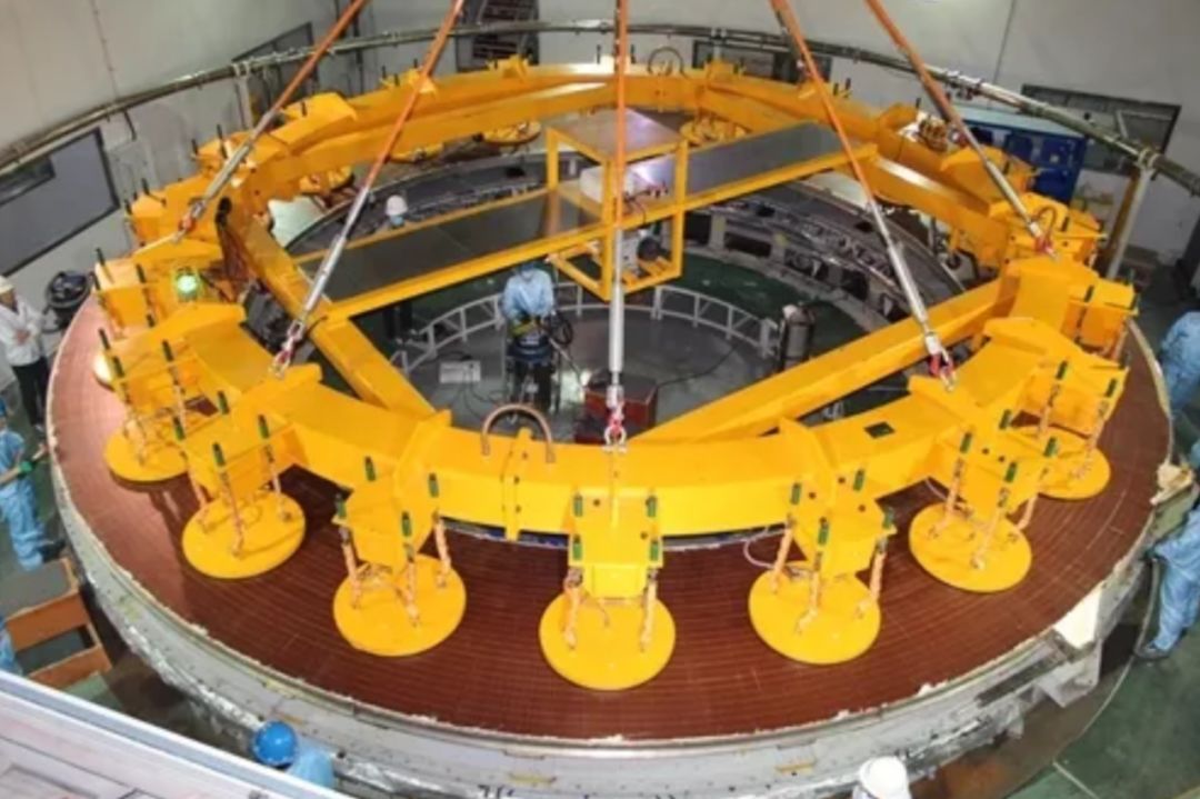 闪耀世界的中国"人造太阳"——全超导托卡马克装置