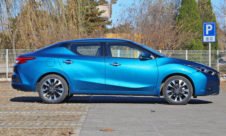 东风日产-蓝鸟,车身优美流畅,堪称行走的"艺术品"