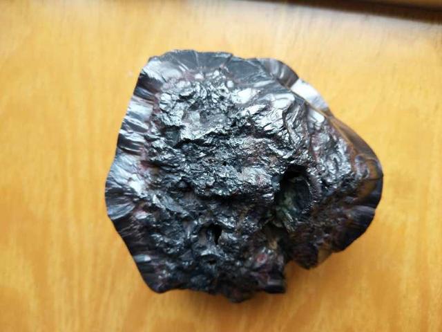罕见纳米碳质陨石钻石图片
