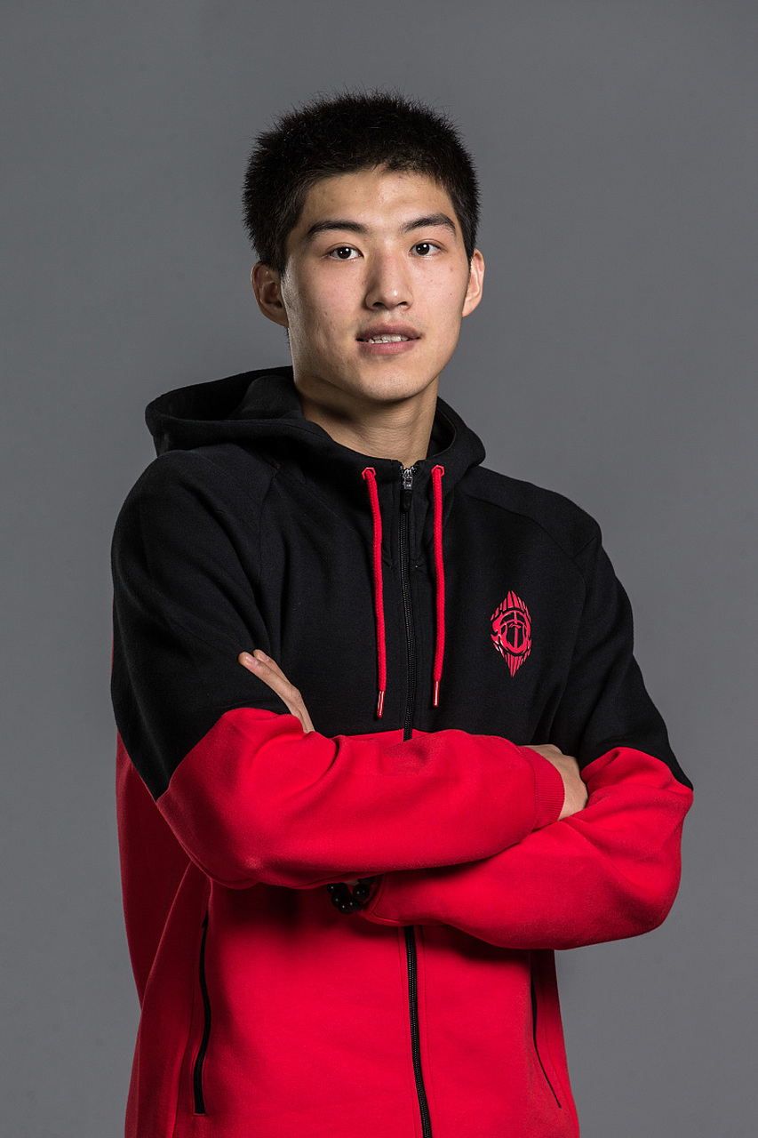 赵率舟没和江苏续约   江苏男篮这是要摆烂的节奏呀,在放走了队内明星