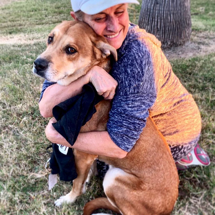 主人哭着将狗狗和它的行李送到救助站,反手一波神操作,干得漂亮