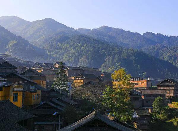 十八家瑶寨位于金秀县忠良乡十八家自然村,县城北偏东25公里处,为盘瑶