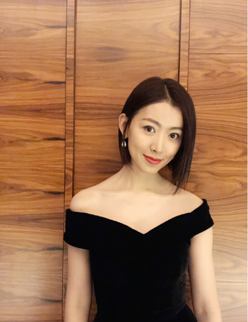 清新脱俗的美女演员,毕业于解放军艺术学院,看起来很有魅力