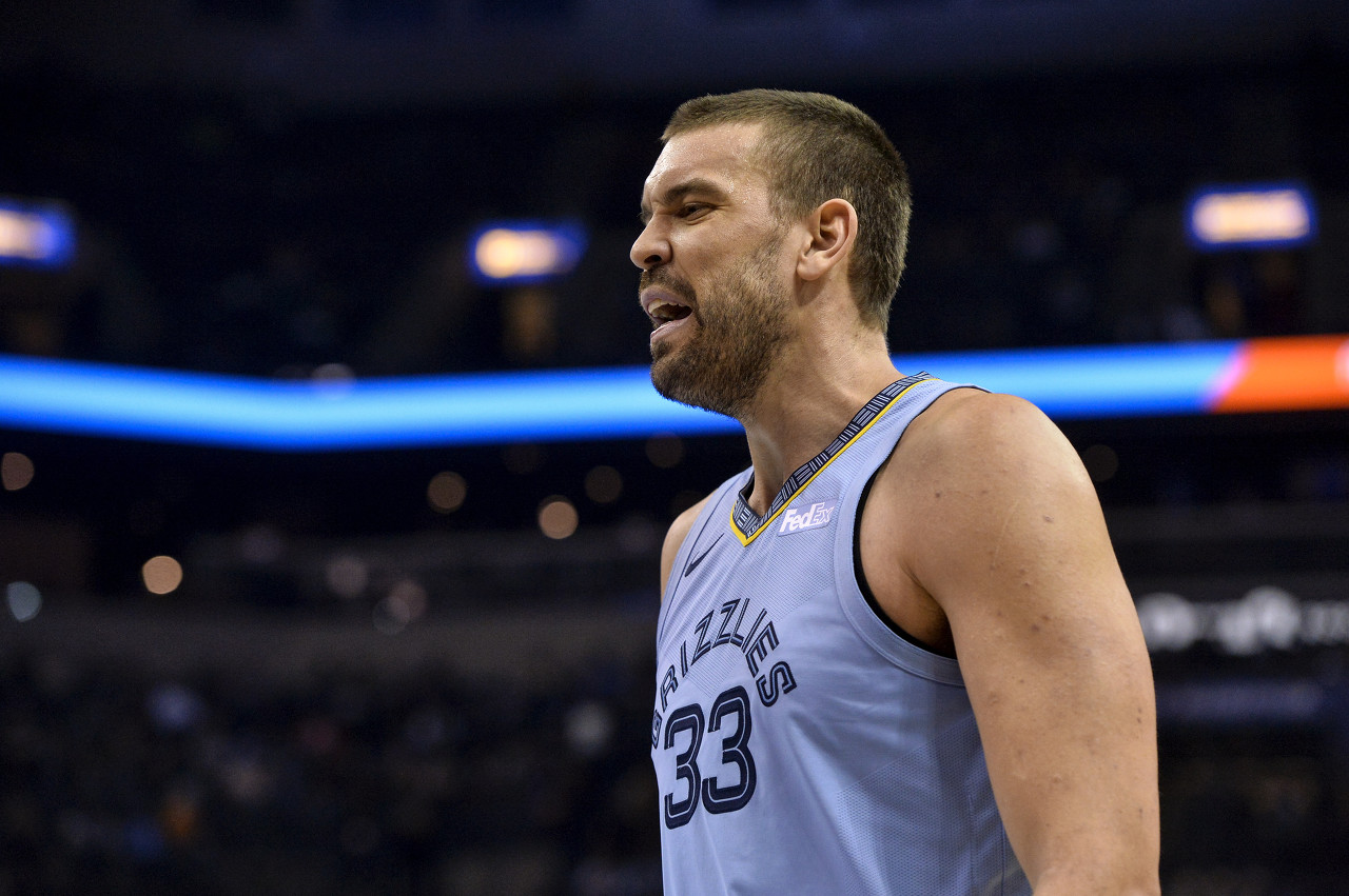 球迷屋2月7日讯 据此前报道,灰熊正在和黄蜂讨论小加索尔的交易.