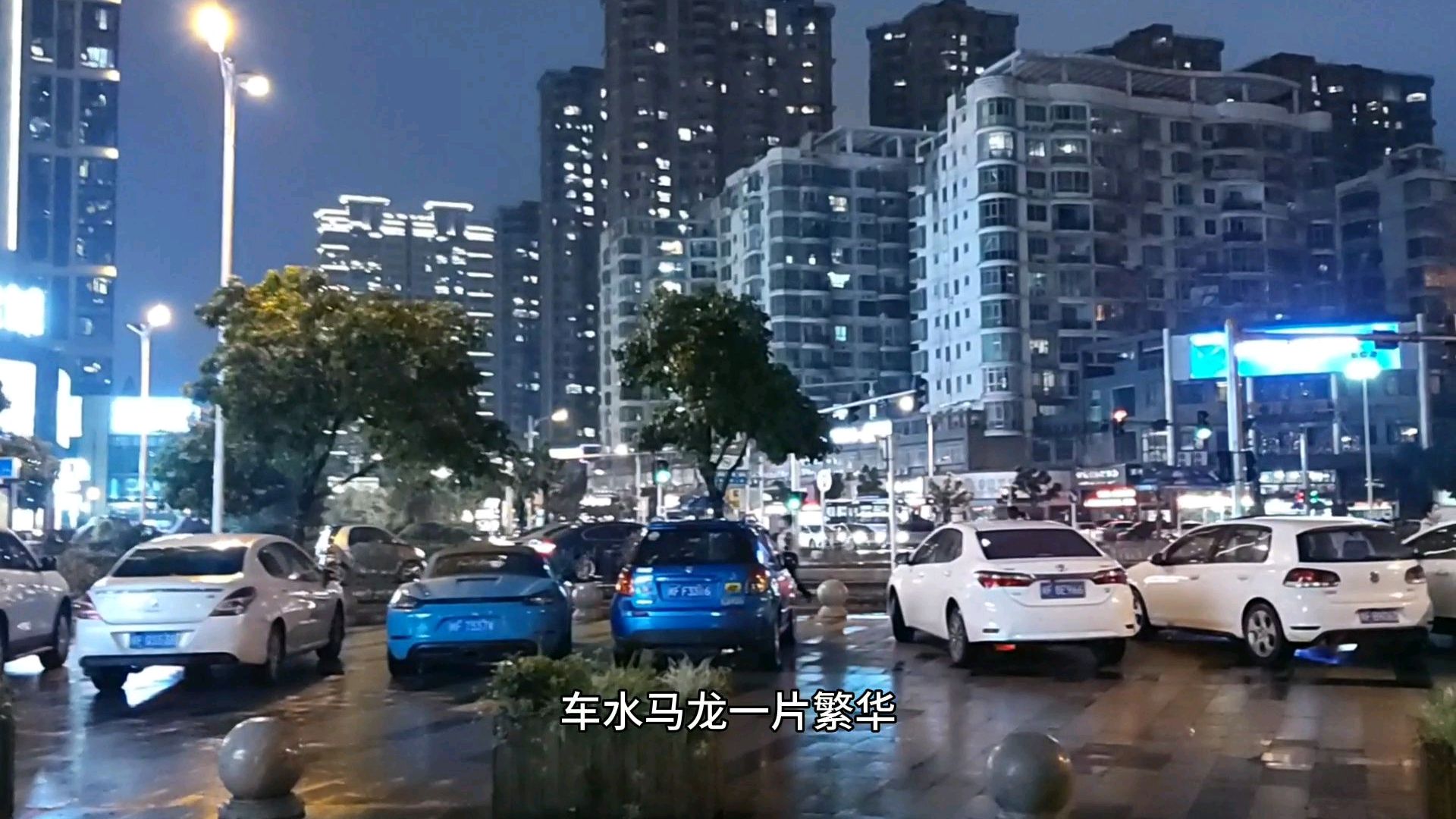 城市又开始恢复活力了,人们走出了新冠肺炎的阴霾
