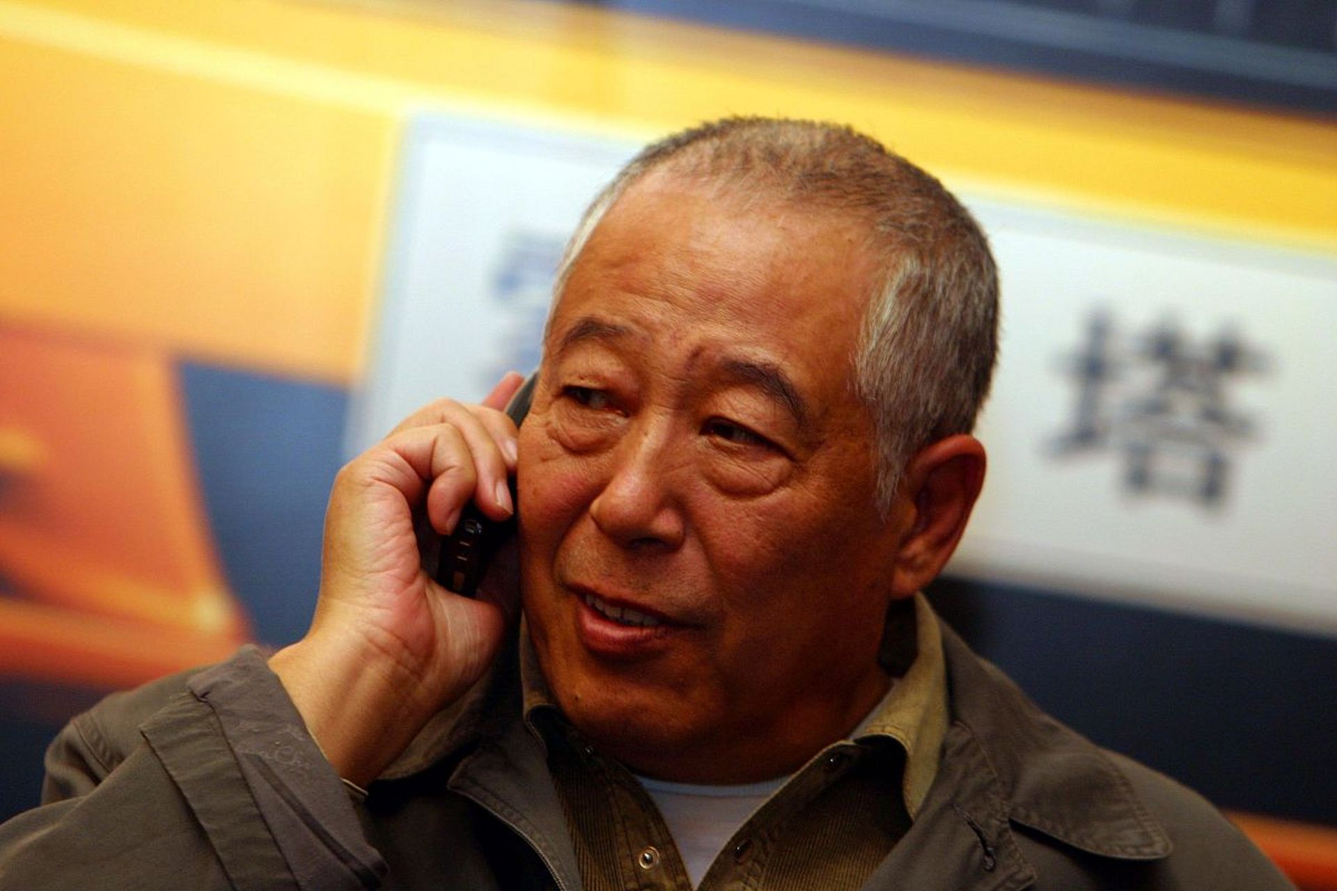 文兴宇:一生嗜烟如命,7字遗言感动世人,遗孀至今无法释怀  在一个风和