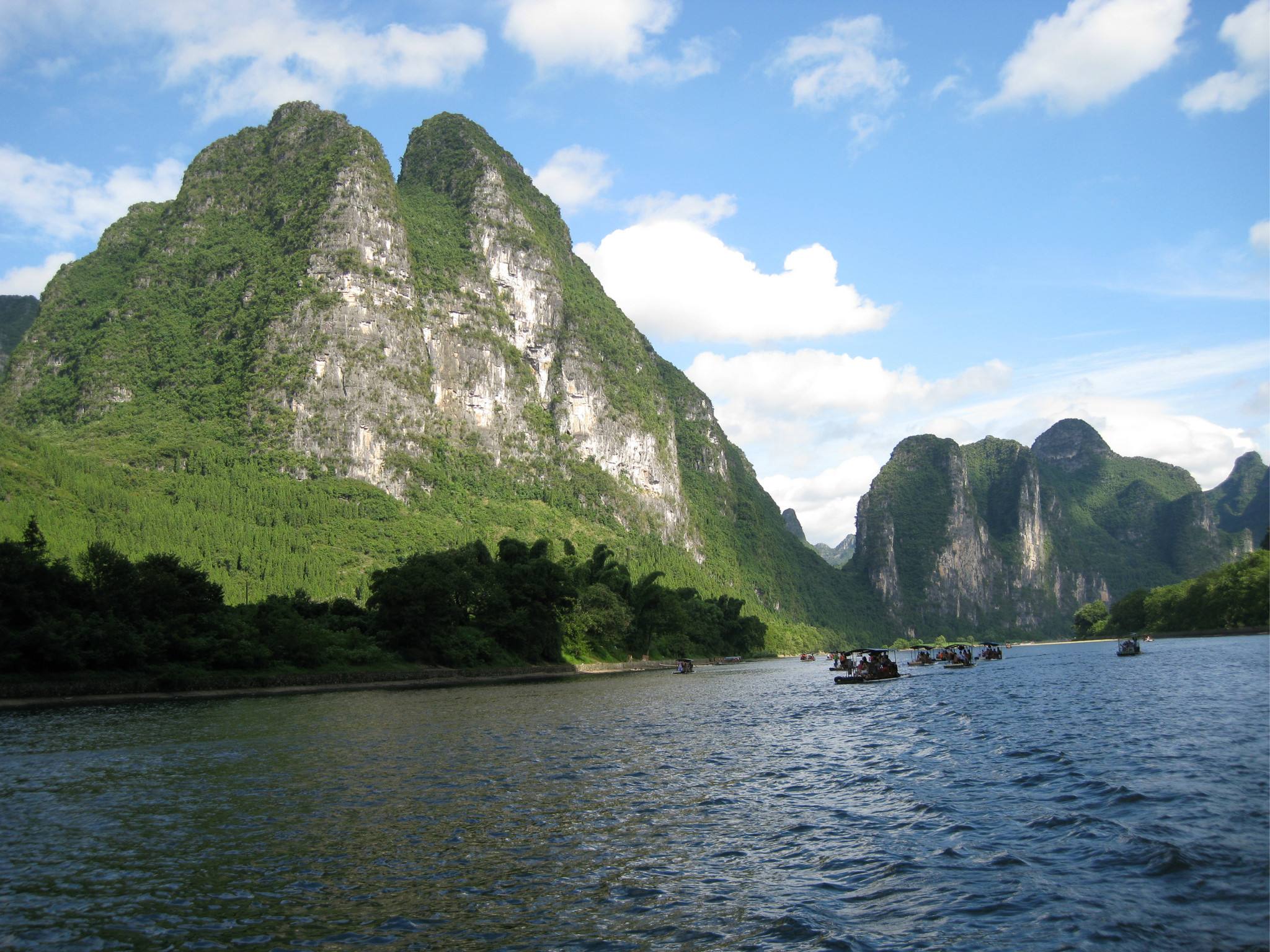 风景如画,让人一看就神清气爽,桂林山水甲天下果然名不虚传