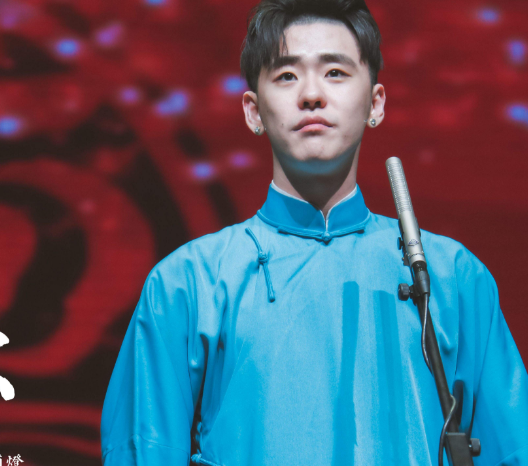 有一种腿型叫做张云雷,脚掌直接垂直90度,一般人根本学不会