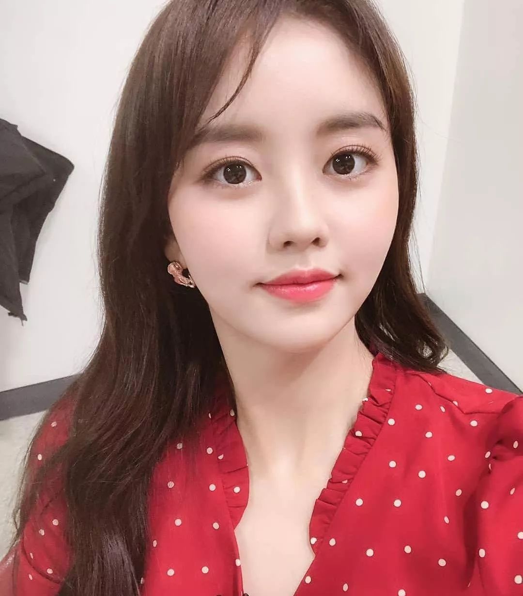 拥有这4个特征的女人,越老反而越漂亮,能占两个,你也是耐老脸