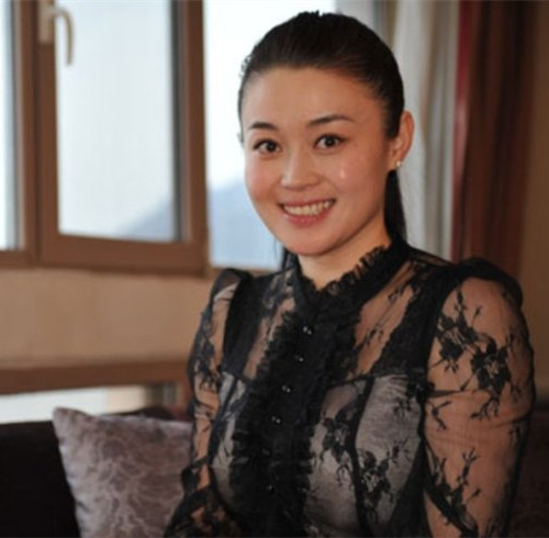 关婷娜老公出演乡村爱情无人识,却转行做直播,两人yy直播秀恩爱