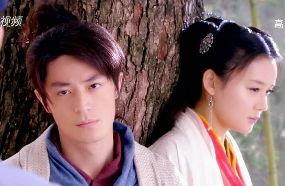 2013年由陈乔恩,邓莎和霍建华主演的《笑傲江湖》在上映时,因为对