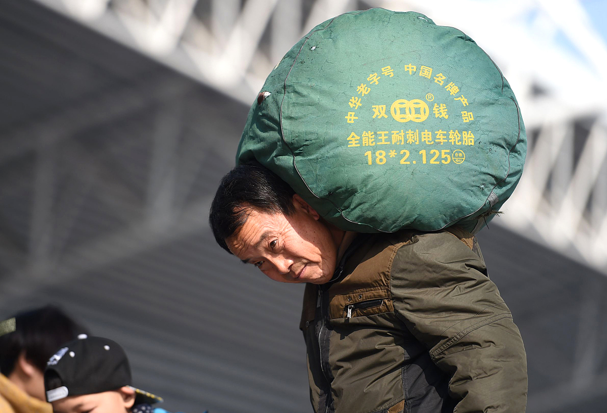 打工人回家啦# 打工人 无论过得怎么样,一定记得回家过年,让父母康浇