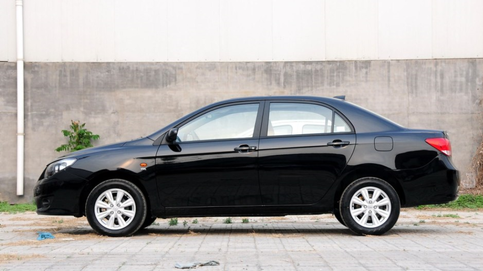 比亚迪l3看起来就很上档次,外观大气稳重,开着有面子