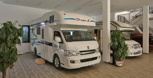 买宝马3系不如买它,能带全家出游,实木内饰很豪华,承载6人!