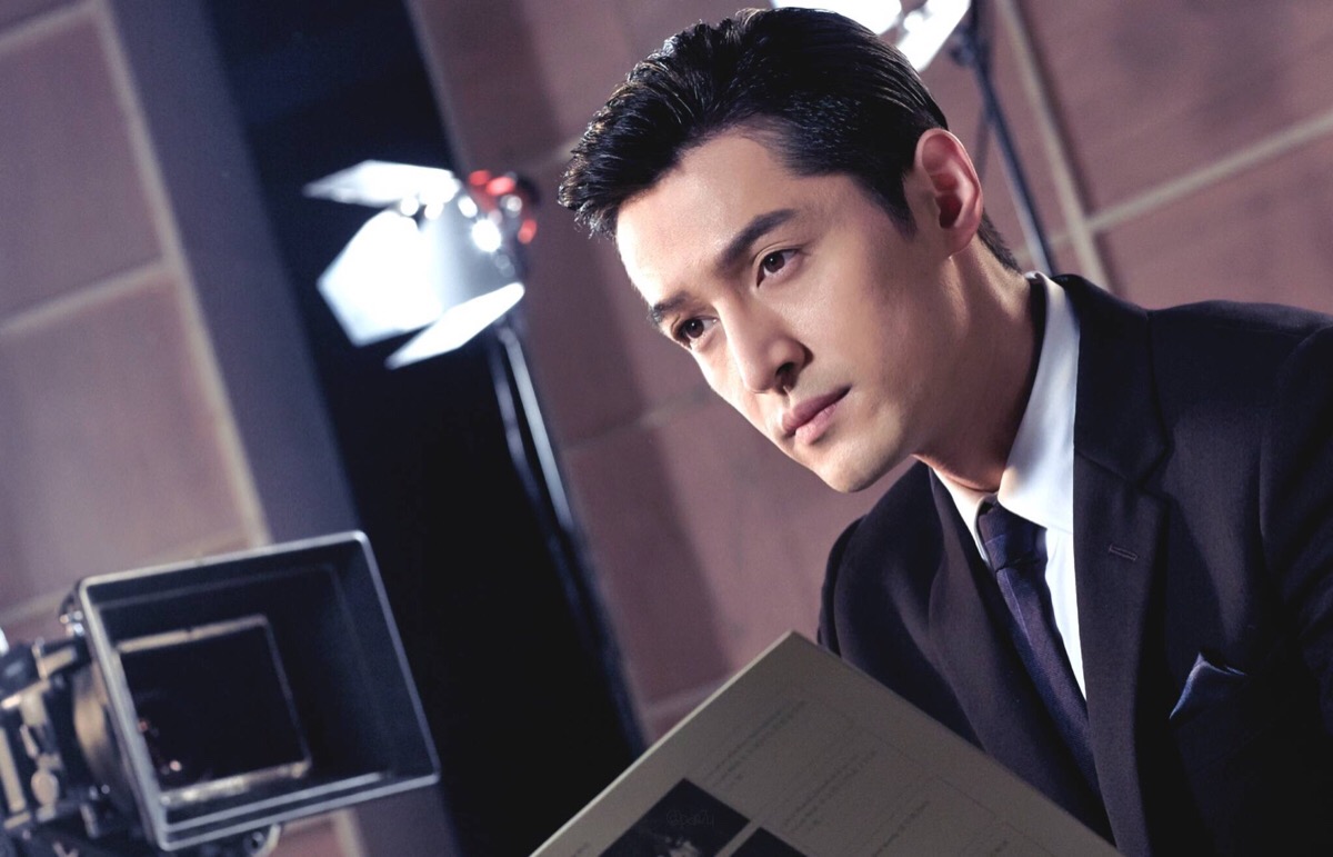 胡歌现身机场,焦点总是他的大长腿!网友:是胡不是霍,霍呢?