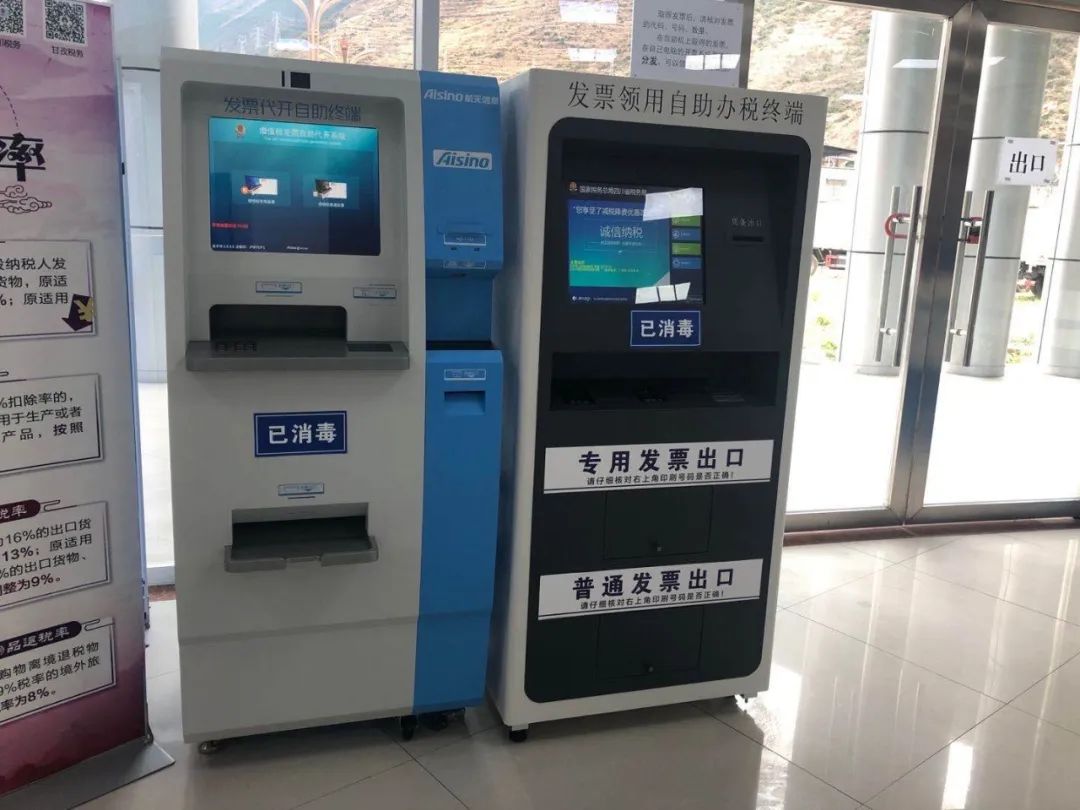 泸定县行政审批局努力构建高质量政务服务大厅