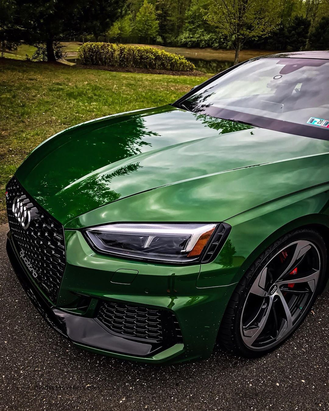 奥迪rs5 coupe翡翠绿的外观