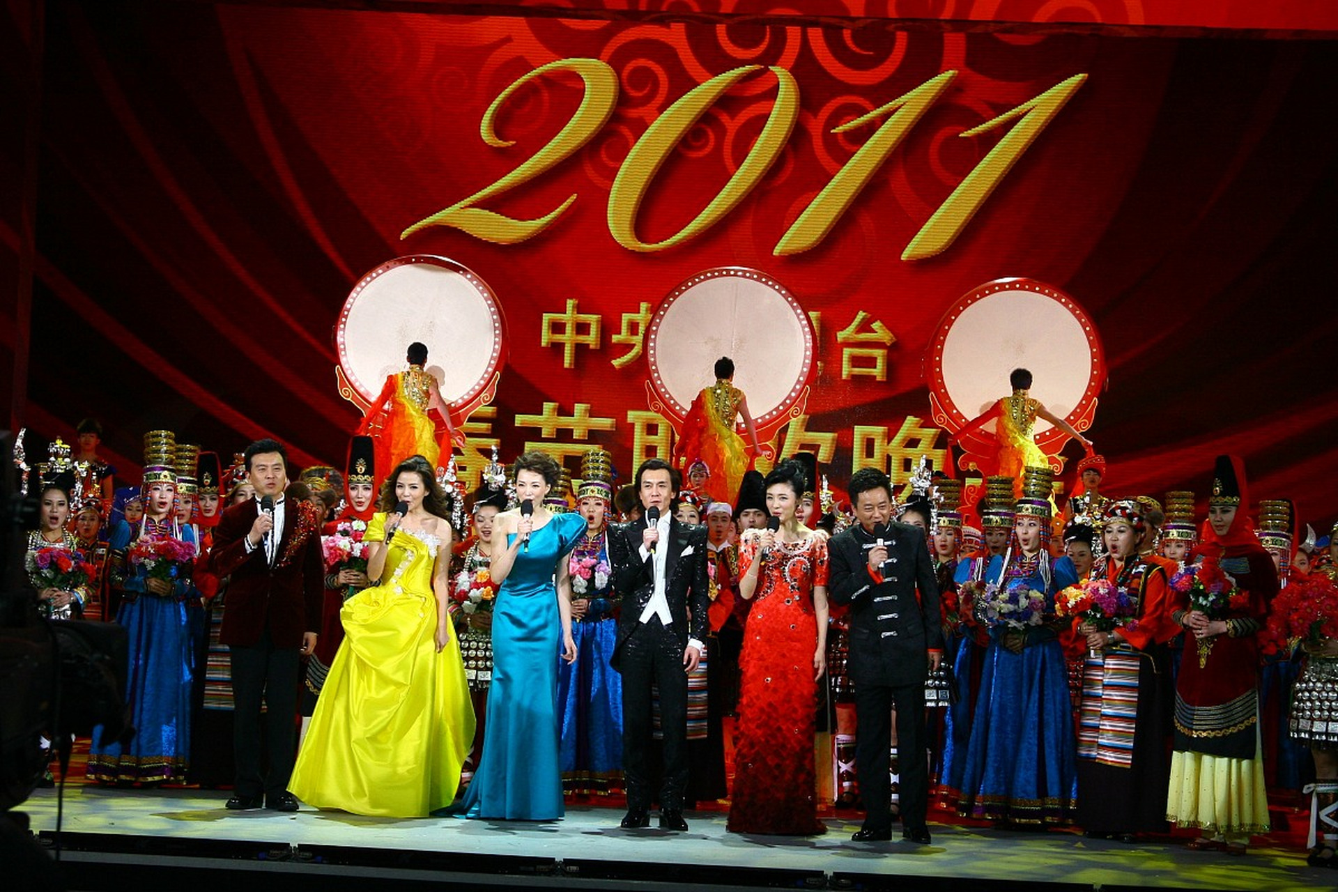 2023年央视春晚#  #怀念2011兔年春晚# 2011兔年的春晚以《过年回家