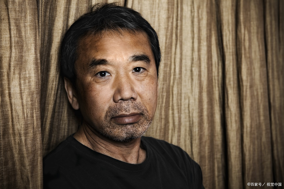 村上春树,躲在暗处窃笑的老男孩