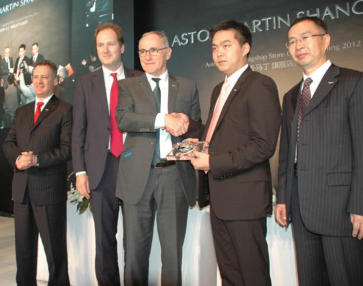 郑挺的马丁展厅开业,精彩哥带4辆超跑助阵,4700万的one-77被冷落