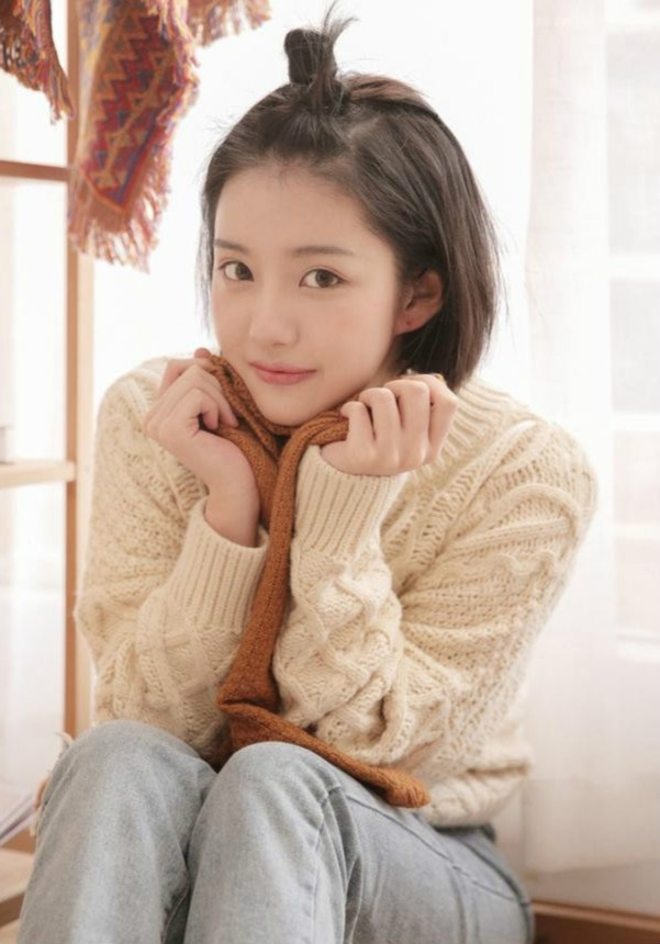 艺术摄影:俏皮可爱的女孩 也有娇羞的一面!