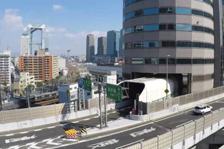日本"最牛钉子户",高速公路穿楼而过,日本政府为它修改法律