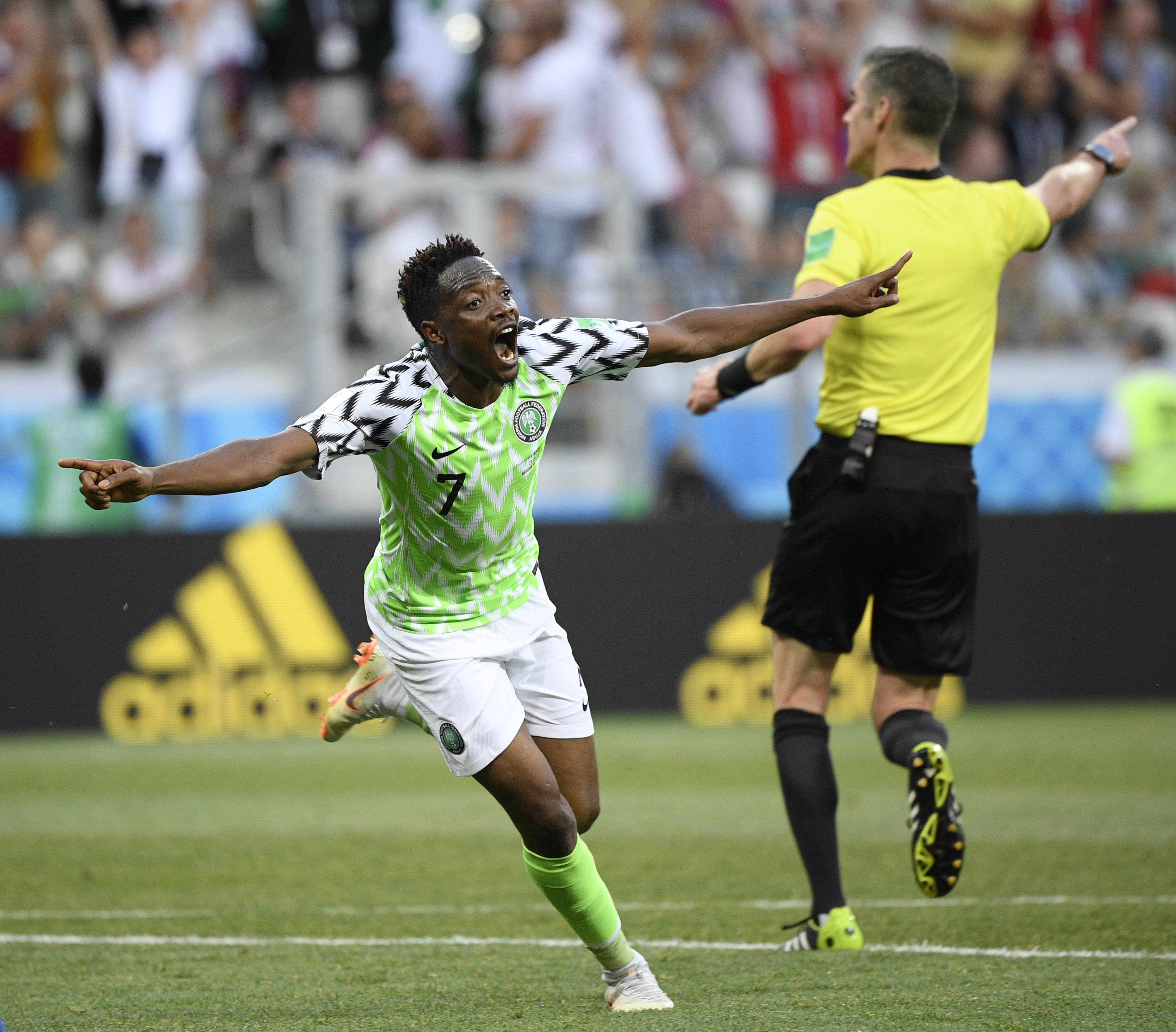 足球——d组:尼日利亚队穆萨梅开二度(10)