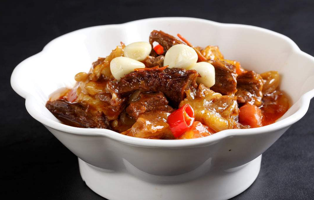 红烧牛腩的做法,特别好学!