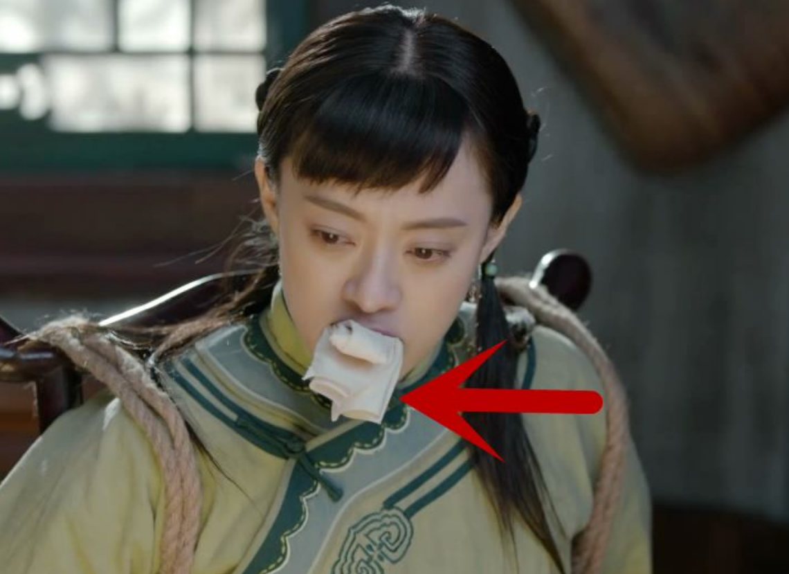 穿帮镜头四:导演为了拍这场戏费劲了功夫,这块白布也