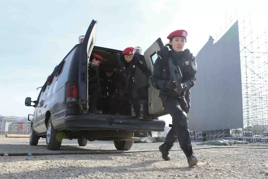 「视频」女警"霸王花"擒拿格斗一招制敌,帅!