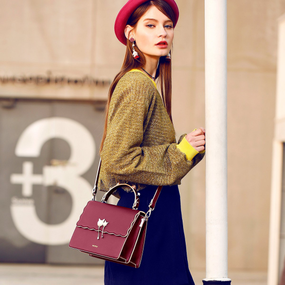 今年冬天什么颜色最火?拥有3款酒红色单品,让你时髦整个冬天