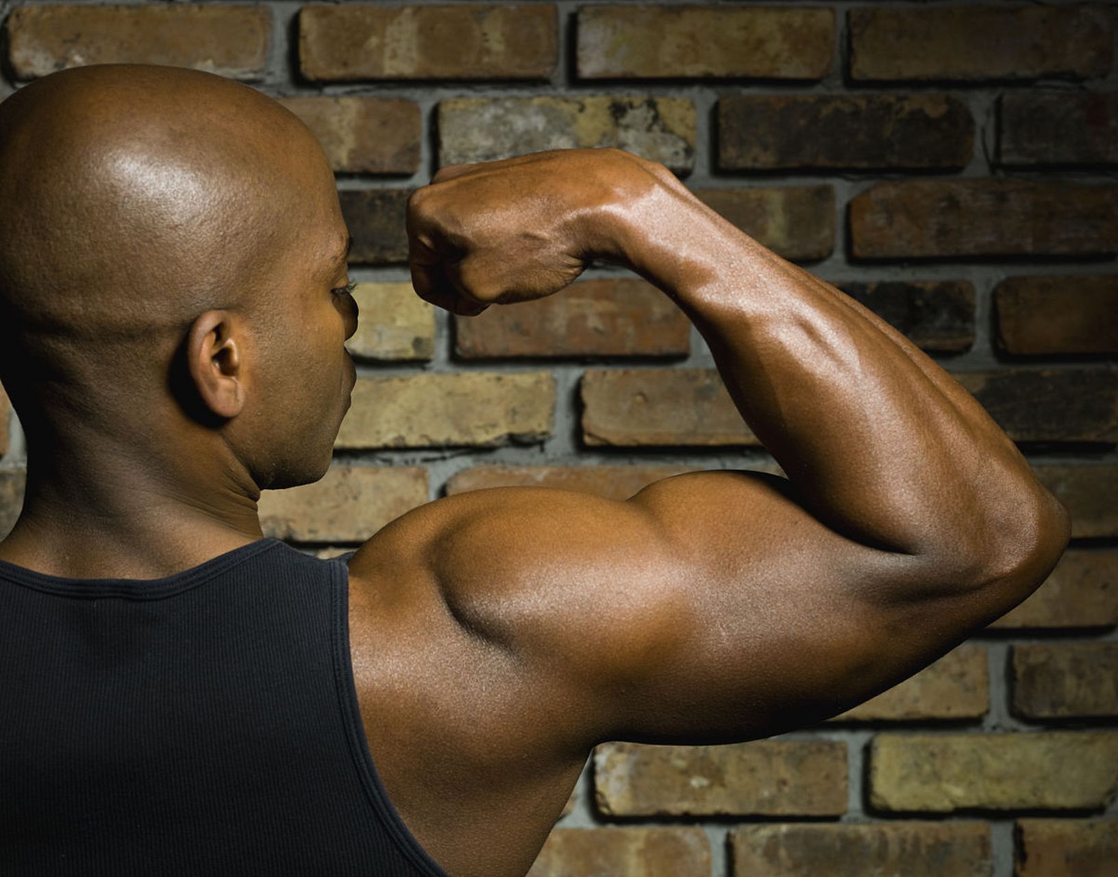 为什么好多黑人健身后肌肉很强壮,而在中国却不常见这种肌肉强壮的人