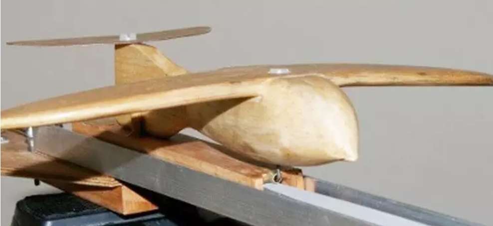 古墓发现古代时候的飞行器,专家说:明外星人所为!