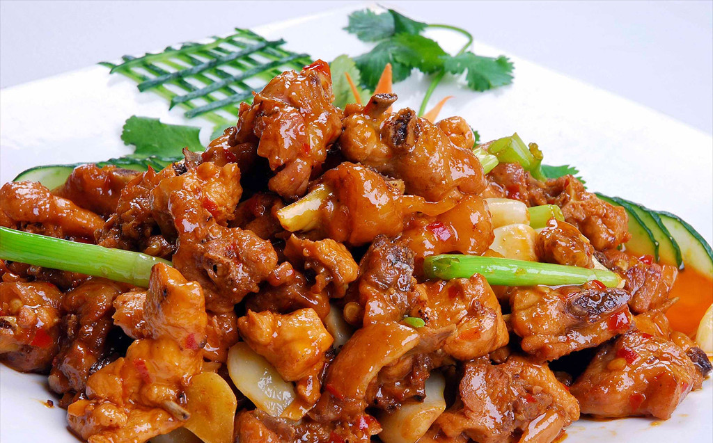 做农家小炒鸡时,鸡腿为何先剔除骨头?得知缘由,你也会这样做