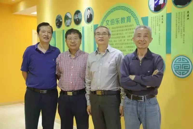 一代教授变身"网红"?网友直呼:肚里有墨,嘴上幽默