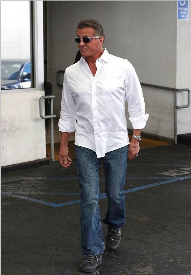 史泰龙穿白衬衣现身街头神采奕奕,网友直呼不像72岁的人!