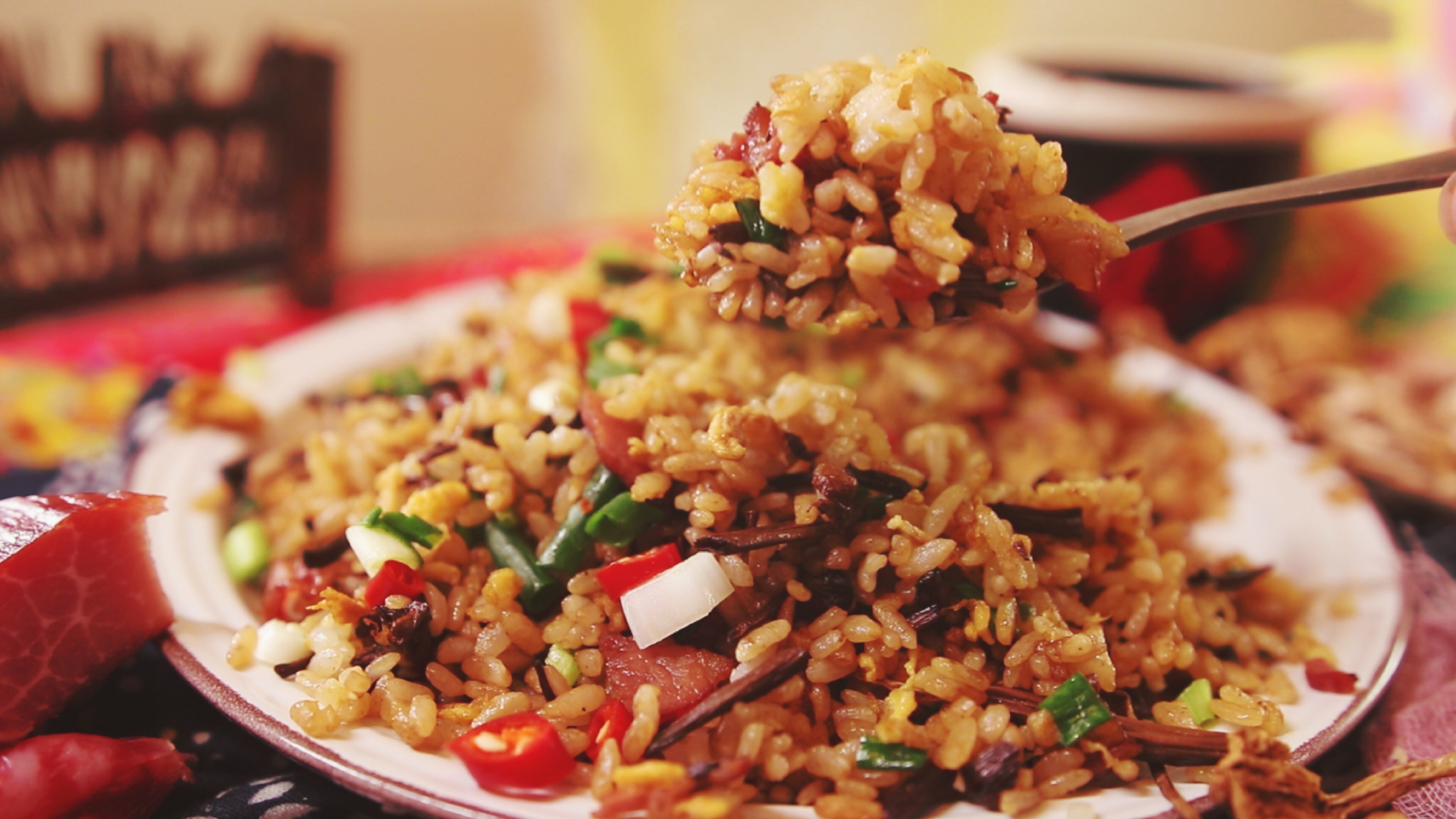 蛋炒饭这么做堪称豪华,鲜香味美真解馋,吃货的夜宵就是它了