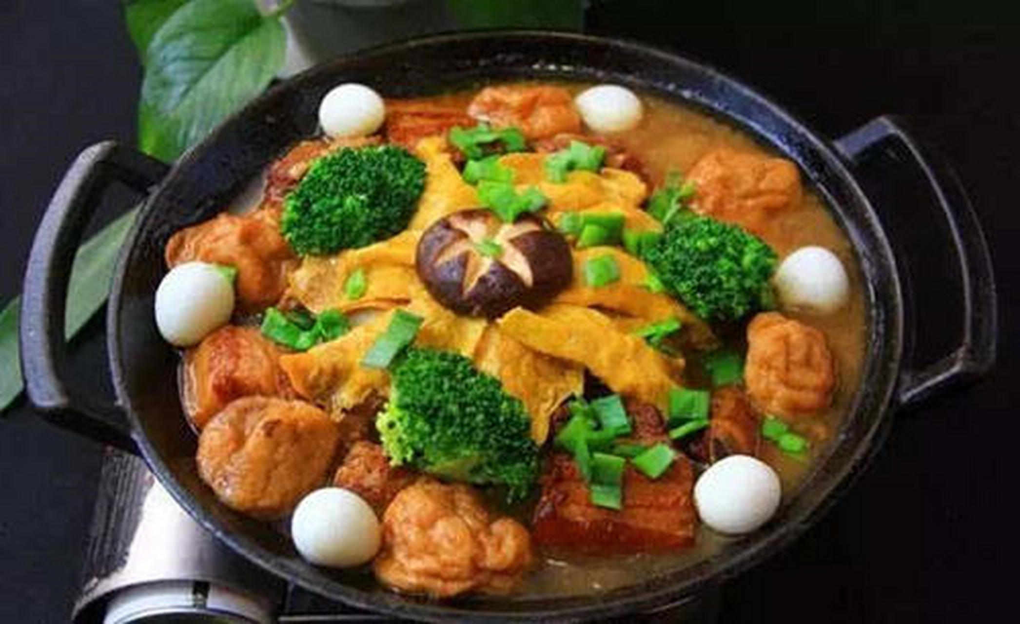 胡适一品锅,又称绩溪一品锅,团圆锅,一品锅,发源于安徽省绩溪县上庄.