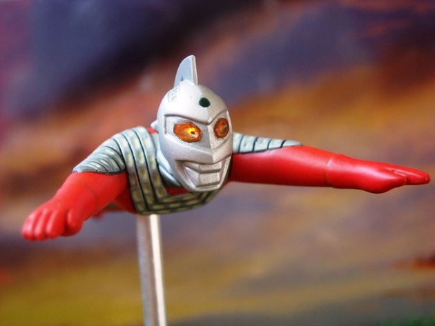 他们都是拥有光束灯的奥特曼,赛文用来发射光线,泰罗的只是摆设