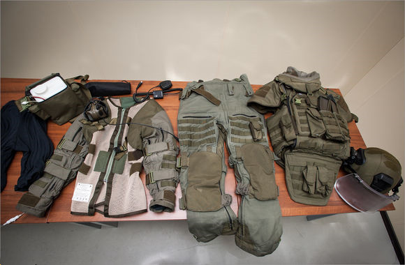 现代步兵重甲,ak也射不穿,中美俄三国之间谁家最强